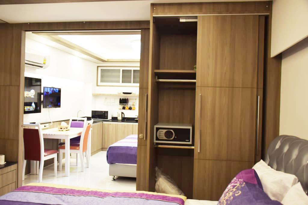 Family Suite Room Pratunam Бангкок Екстер'єр фото